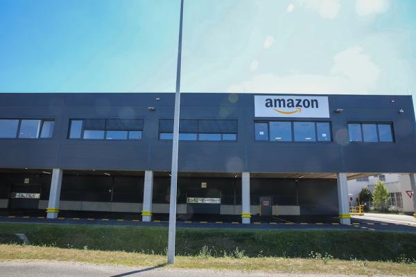Das relativ neue Amazon Verteilzentrum in Wien Liesing