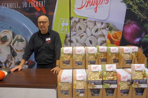Gregor Franz, Sales & Marketing bei D‘Angelo, hat biologische Pasta in 13 Sorten nach Wien mitgebracht. 