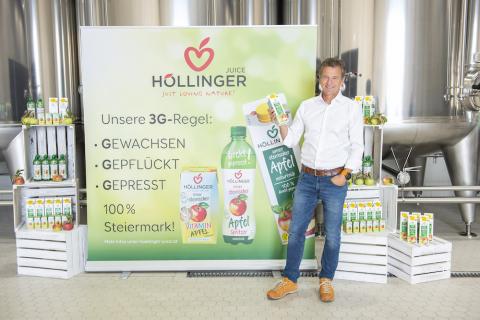 Gerhard Höllinger mit seinen Produkten