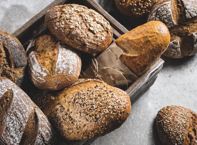 Überwiegend regionale Rohstoffe werden zu hochwertigem tiefgekühlten Brot und Gebäck verarbeitet.