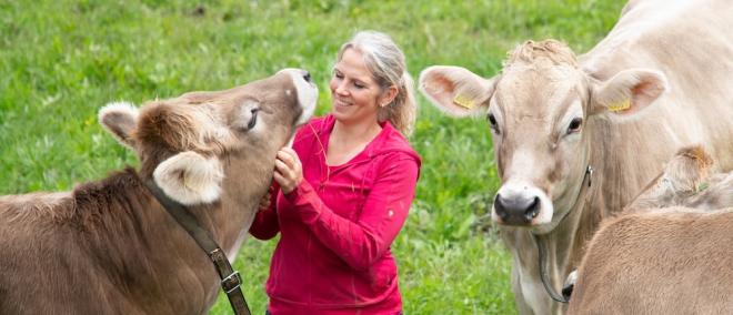 Die Heumilchwirtschaft ist die ursprünglichste Form der Milcherzeugung und garantiert hohe Tierwohlstandards.