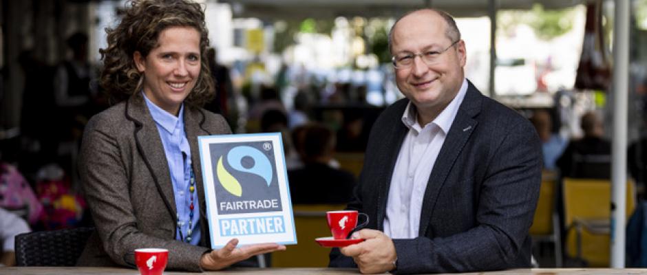 Julius Meinl-Geschäftsführerin Dr. Christina Meinl und Hartwig Kirner, Geschäftsführer Fairtrade Österreich, freuen sich über 20 Jahre gute Partnerschaft.