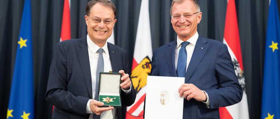 Spar-Aufsichtsratsvorsitzender Dr. Gerhard Drexel erhielt das Goldene Ehrenzeichen des Landes Oberösterreichs von Landeshauptmann Mag. Thomas Stelzer.  