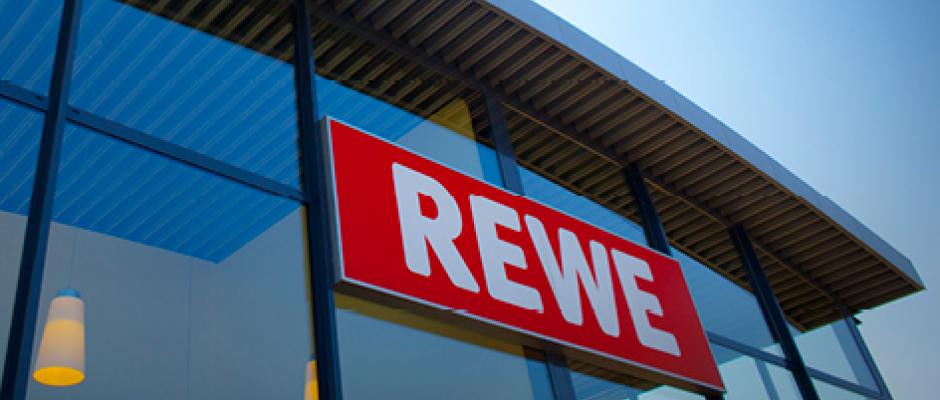 Mit einem kräftigen Umsatzwachstum von rund 2 Milliarden Euro hat die Rewe Group das Geschäftsjahr 2021 erfolgreich abgeschlossen. 