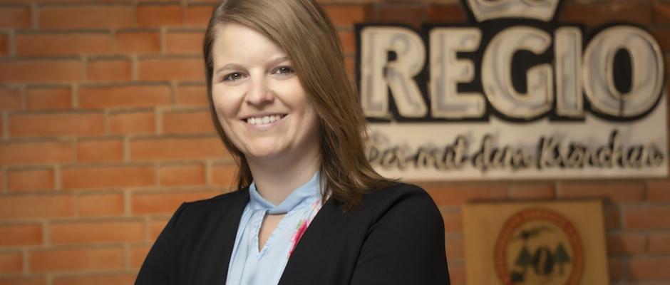 Sarah Muckenhuber (32), ist seit Anfang Juli 2022 neue Key Account Managerin der Regio Kaffeerösterei und Teeabpackung, Österreichs größter Kaffeerösterei mit Sitz in Marchtrenk.
