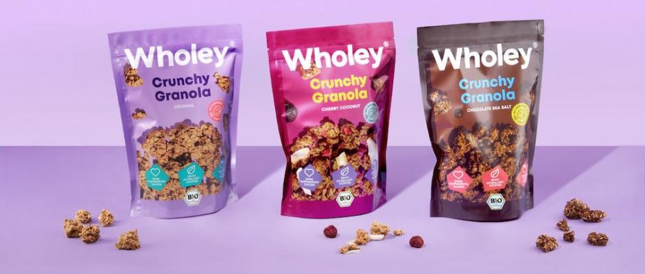 Die Crunchy Granola-Kreationen von Wholey sorgen für Knuspergenuss am Frühstückstisch.