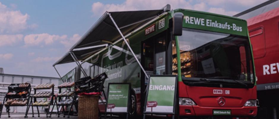 Rewe und DB pilotieren Einkaufs-Bus für ländliche Gebiete