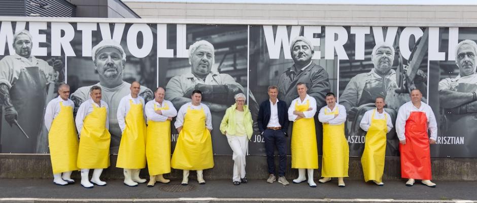 Marcher Fleischwerke holen mit Foto-Kampagne WERTVOLL Schlachthof-Mitarbeiter vor den Vorhang