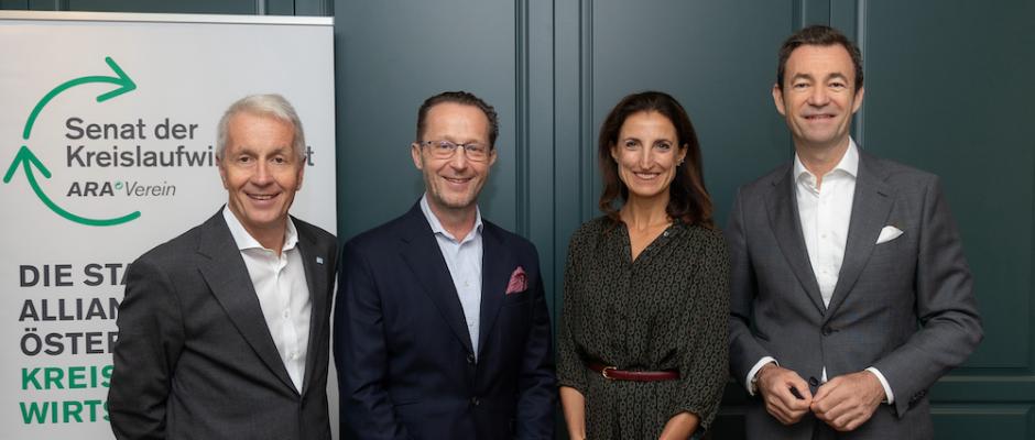 V.l.n.r.: NÖM-Vorstand Alfred Berger, Billa-Vorstand Robert Nagele (Senatoren des Senats der Kreislaufwirtschaft), Agatha Kalandra (PwC Österreich) und Harald Hauke (ARA Vorstandssprecher und Koordinator des Senats der Kreislaufwirtschaft) 