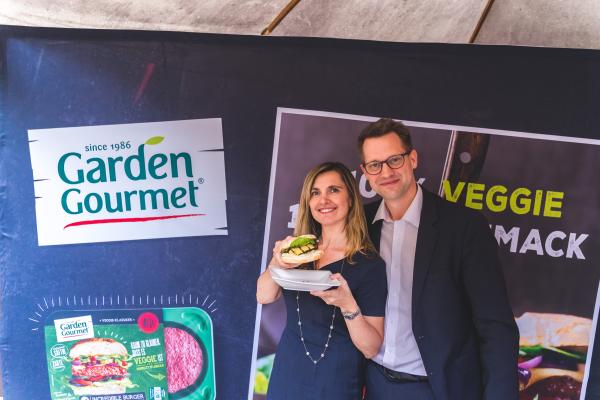 Corinne Emonet und Matthias Stienken präsentieren Garden Gourmet Incredible Burger