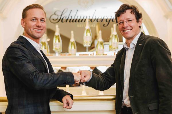 Florian Czink (li.) übernimmt die Gastronomieleitung von Benedikt Zacherl und wird Top Spirit Geschäftsführer.