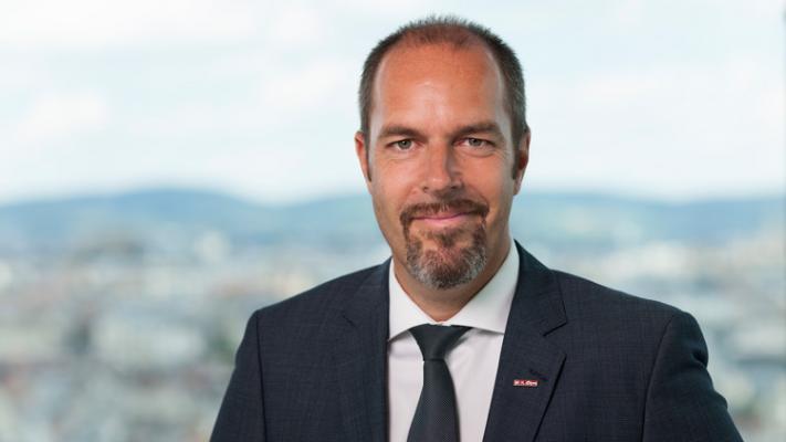 Jürgen Roth wird als Vizepräsident des europäischen Handelsverbandes EuroCommerce bestätigt