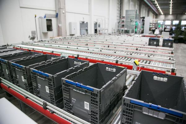 RWA Raiffeisen Ware Austria eröffnet am Logistikstandort Traun erstes vollautomatisches Kleinteilelager.