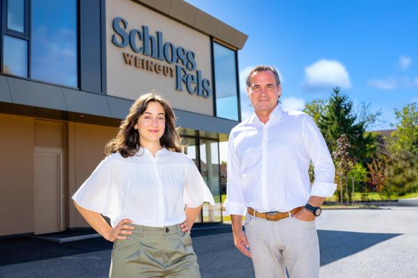 Christa Schefbeck mit Weingut Schloss Fels Geschäftsführer Christian Bauer.  