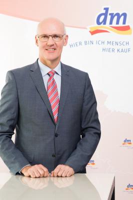 Martin Engelmann, Vorsitzender der dm drogeriemarkt Geschäftsführung