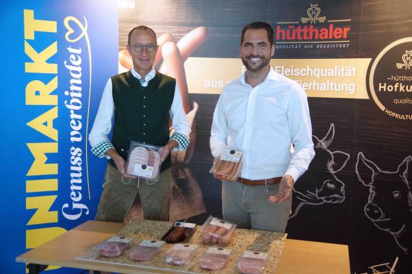 Unimarkt-Geschäftsführer Andreas Haider und Hütthaler-Chef Florian Hütthaler (re.)