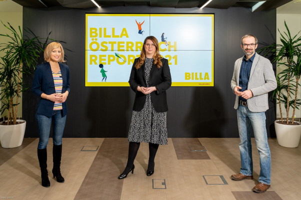 v.l.n.r.: Katharina Mühl (Glücksbotschafterin und Mentalcoach), Elke Wilgmann (Vorstand Consumer BMÖ) und Stefan Schiel (Managing Director marketmind) bei der Präsentation des Billa Österreich Report 2021.
