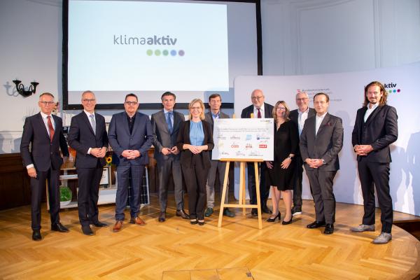 Gemeinsam Richtung Klimaneutralität: Elf österreichische Großunternehmen unterzeichnen engagierten Klimaschutz-Pakt