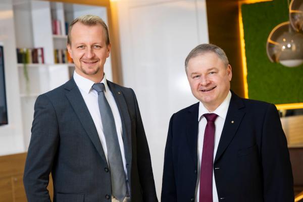 Andreas Hofer (links) ist neuer Tann Graz Leiter. Er folgt Siegfried Weinkogl (rechts), der seinen Ruhestand antritt.