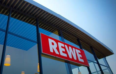 Mit einem kräftigen Umsatzwachstum von rund 2 Milliarden Euro hat die Rewe Group das Geschäftsjahr 2021 erfolgreich abgeschlossen. 