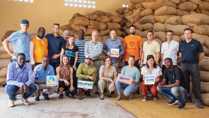 Fairtrade zeigte Partner vor Ort an der Elfenbeinküste, wie wertvoll die Kooperation für die Bauern ist. Mit dabei Vertreter der Unternehmen: Manner, Ölz, Gunz und Nöm.
