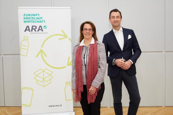 Im Bild v.l.n.r.: Mag. Ursula Swoboda, Commercial Director GfK Austria, ARA Vorstand Dr. Harald Hauke.