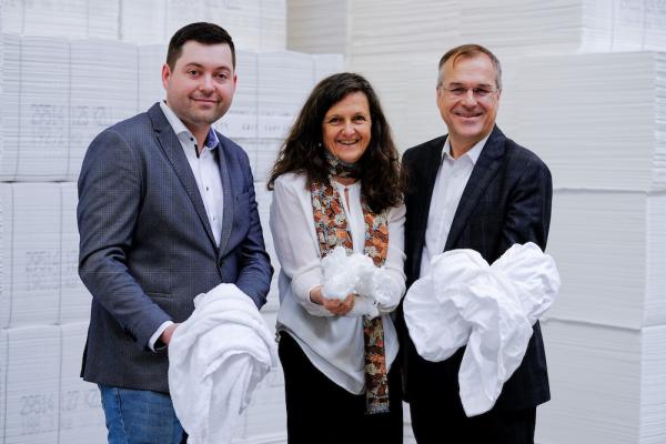 v.l.n.r.: Ing. Jürgen Secklehner (Geschäftsführer ARAplus GmbH), Sonja Zak (Head of Textile Sourcing & Cooperations Lenzing Gruppe), Martin Prieler (ARA Vorstand)