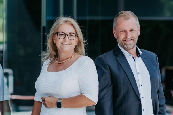 Das neue Vorstandsteam der hobex AG, Komplettanbieter für bargeldlose Zahlungssysteme und eCommerce-Lösungen: Mag. Karin Mitchell und Mag. (FH) Michael Bratl