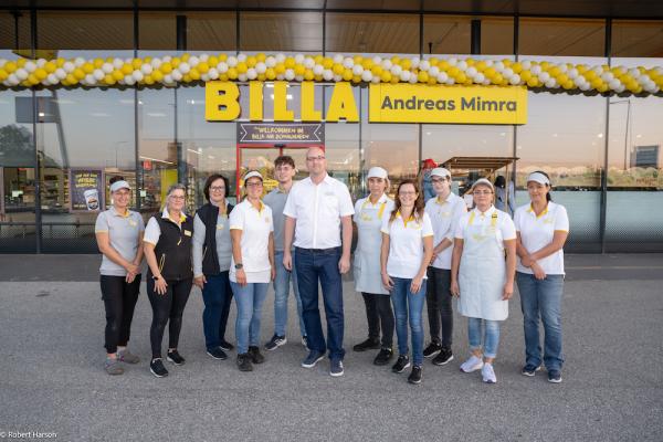 Der Billa Kaufmann Andreas Mimra und sein Team freuen sich, den Kunden beim täglichen Einkauf mit Rat und Tat zur Seite zu stehen.