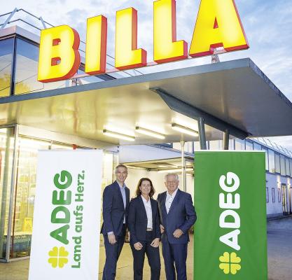 Billa wird Adeg in Vorarlberg. v.l.n.r.: Jürgen Öllinger (Rewe Großhandel Geschäftsführer), Elisabeth Fantic-Jantschgi (Rewe Großhandel Vertriebsdirektorin), Hannes Gruber (Billa Vertriebsdirektor)