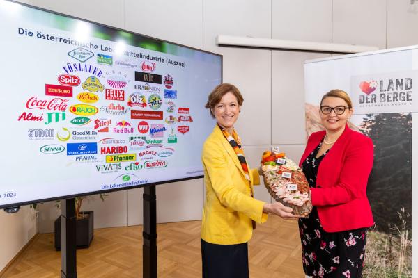 Katharina Koßdorff, GF Fachverband der Lebensmittelindustrie und Christina Mutenthaler-Sipek, GF AMA-Marketing/
