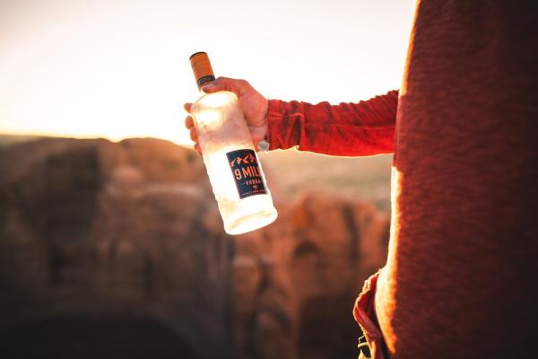 KATTUS-BORCO vertreibt ab sofort die Premiummarke „9 MILE Vodka“ von MBG Global Brands in Österreich