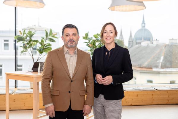 Alpaslan Deliloglu (CEO & Chief Sustainability Officer bei Ikea Österreich) und Nicole Reitinger (Chief Financial Officer bei Ikea Österreich) präsentierten die Geschäftsjahr-Ergebnisse des schwedischen Möbelunternehmens.