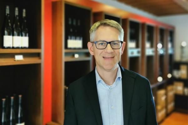 Winzer Krems: seit 1. November 2023 verstärkt Dr. Wolfgang Hamm als Verkaufsleiter Gastronomie und Fachhandel Österreich das Vertriebsteam.
