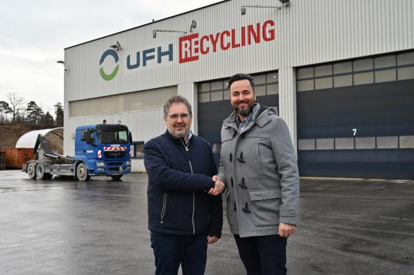 Stefan Hausberger neuer Betriebsleiter der UFH RE-cycling: V.l.n.r.: Gerhard Ungerböck (UFH RE-cycling), Stefan Hausberger (UFH RE-cycling)
