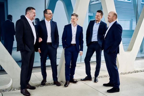 Ab April 2024 besteht die Geschäftsleitung der KNAPP Systemintegration GmbH aus zwei Geschäftsführern und drei Prokuristen: Bernhard Rottenbücher, Werner Lichtenegger, Thomas Pötsch, Gerald Rosspeintner und Rudolf Hansl (v.l.n.r.). 