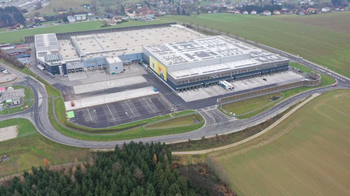 Nach mehrjähriger Bauzeit hat Lidl Österreich die Erweiterung des Logistikstandortes in Laakirchen abgeschlossen.